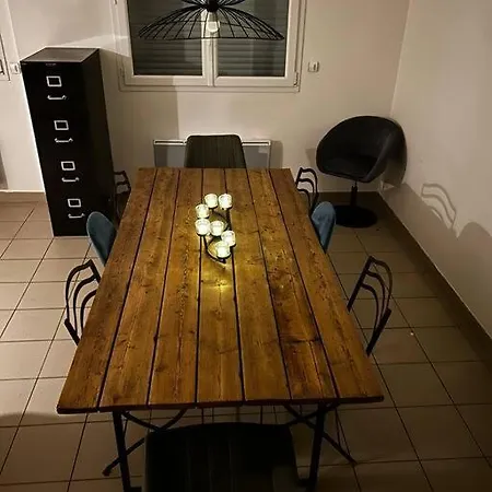 Apartment Grand T4 A 150m De La