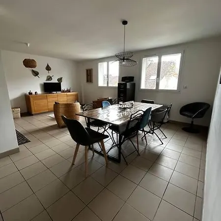 Apartment Grand T4 A 150m De La *