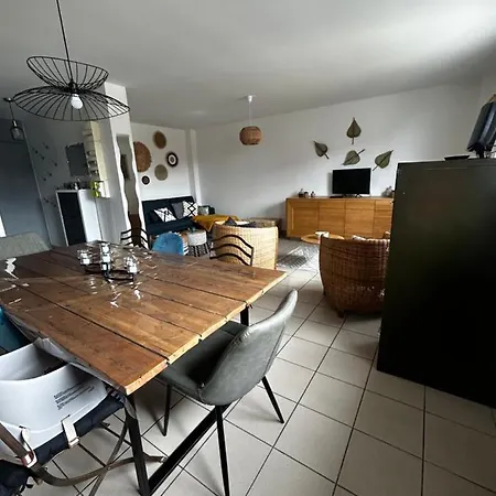 Apartment Grand T4 A 150m De La *