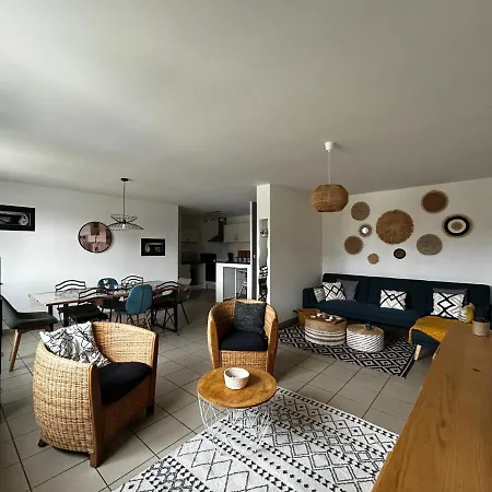 Apartment Grand T4 A 150m De La *